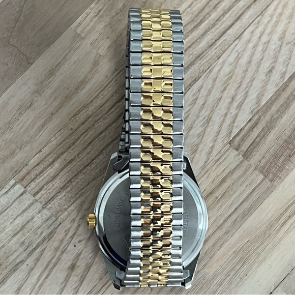 Sharp Men’s Watch Two Tone Stretch Bracelet White Dial Date Window - Picture 7 of 9